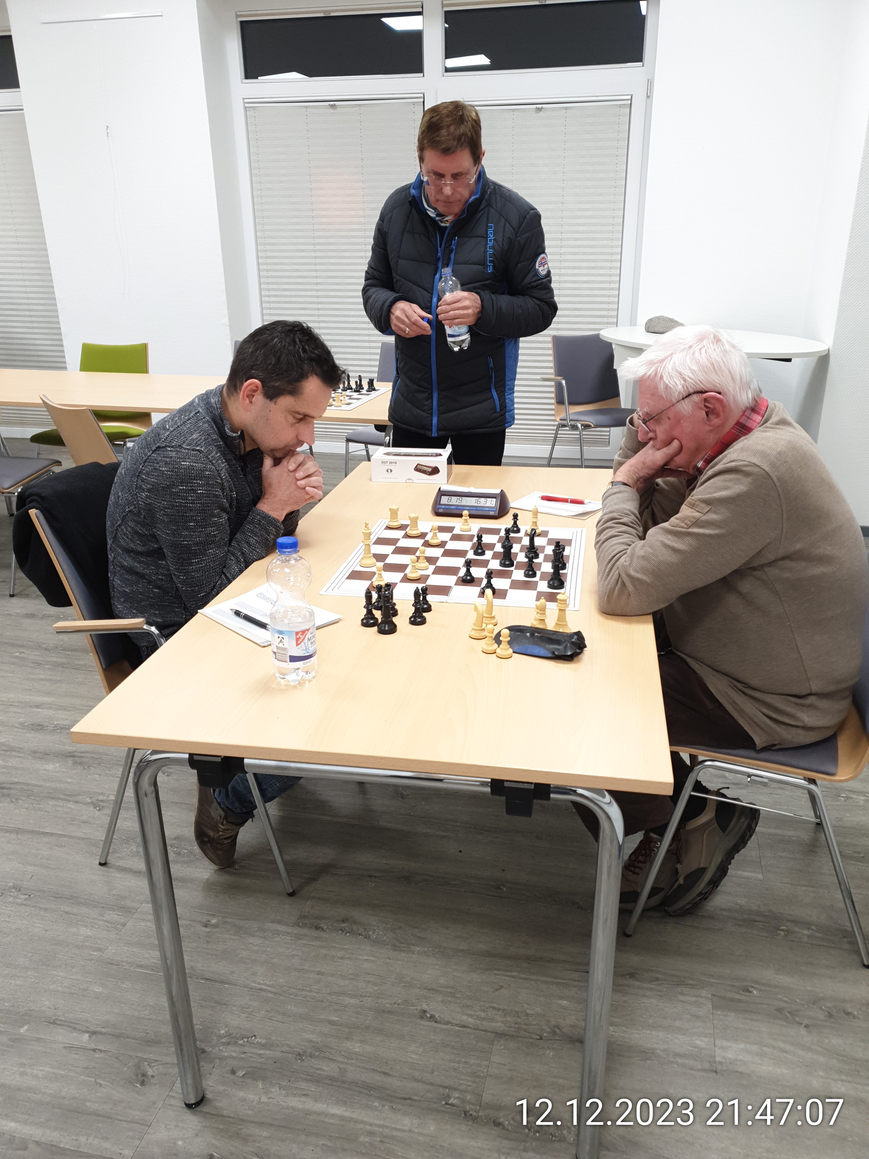 Vereinsmeisterschaft im klassischen Schach 2023. Holger Kowalski und Detlef Adam mit der entscheidenden Partie der letzten siebten Runde